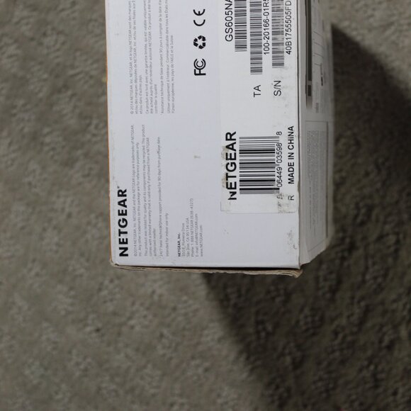 Netgear 5-Port Gigabit Ethernet Switch GS605V5 with Power Cable - Picture 2 of 7